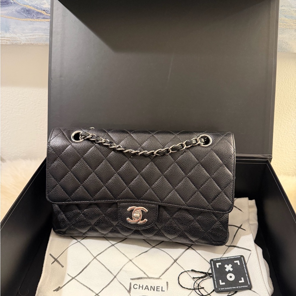 CHANEL Classic Double Flap Medium